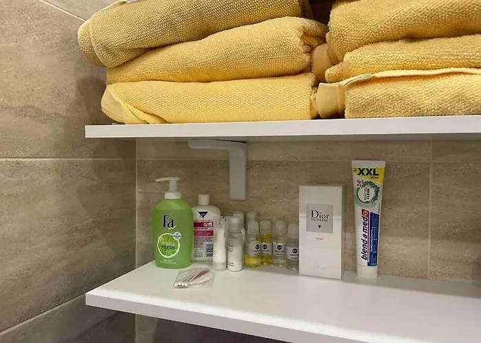 Sunny Modern Penthouse - пентхаус Apartmán