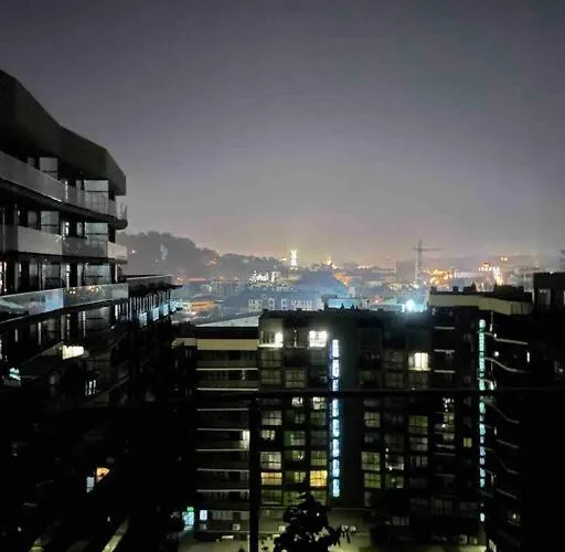 Sunny Modern Penthouse - пентхаус *