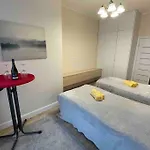 Sunny Modern Penthouse - пентхаус 公寓 *