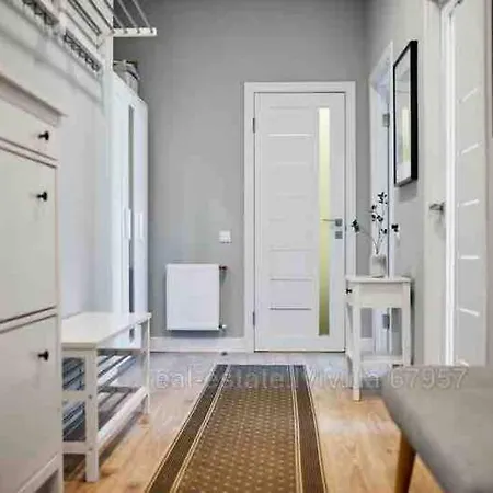 Sunny Modern Penthouse - пентхаус Διαμέρισμα